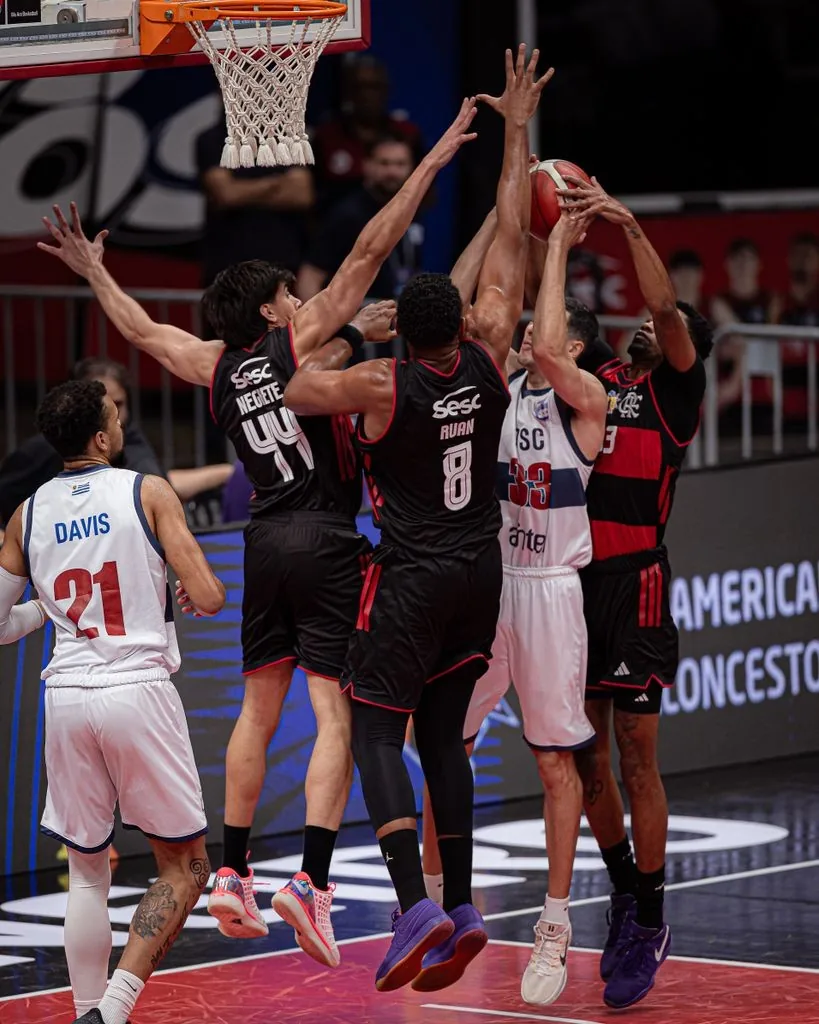 Flamengo vence Defensor (URU) e avança invicto às quartas na Liga Sul-Americana de Basquete