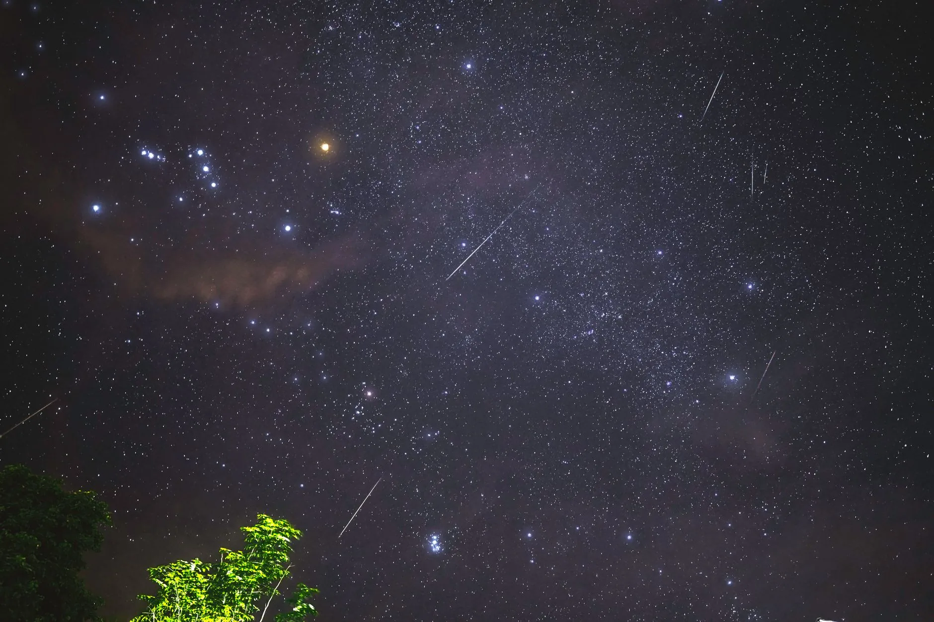 O céu de outubro promete surpresas cósmicas
