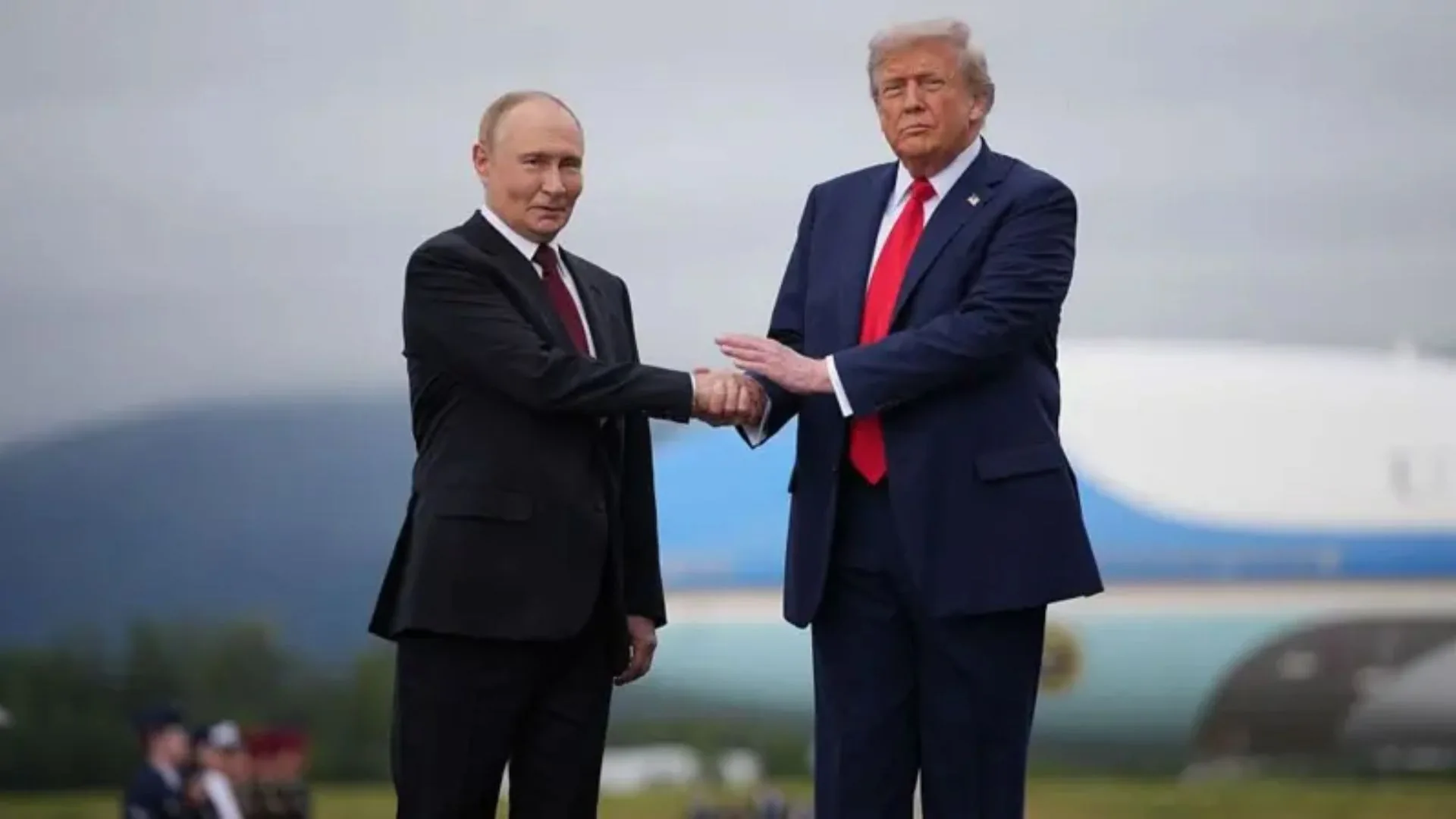 As críticas a Trump por seu plano de importar diesel russo: 'Um porto seguro financeiro para a Rússia enquanto mata civis na Ucrânia'