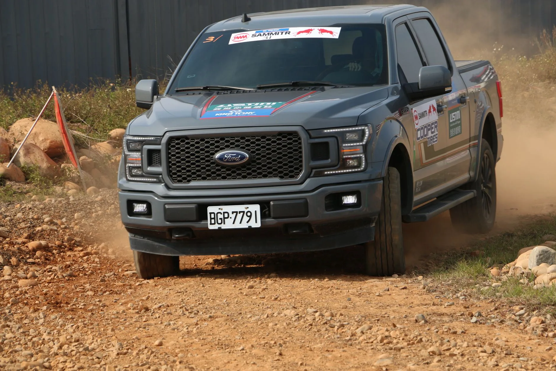 Ford mantém terceiro lugar em vendas nos EUA, mas enfrenta desafios