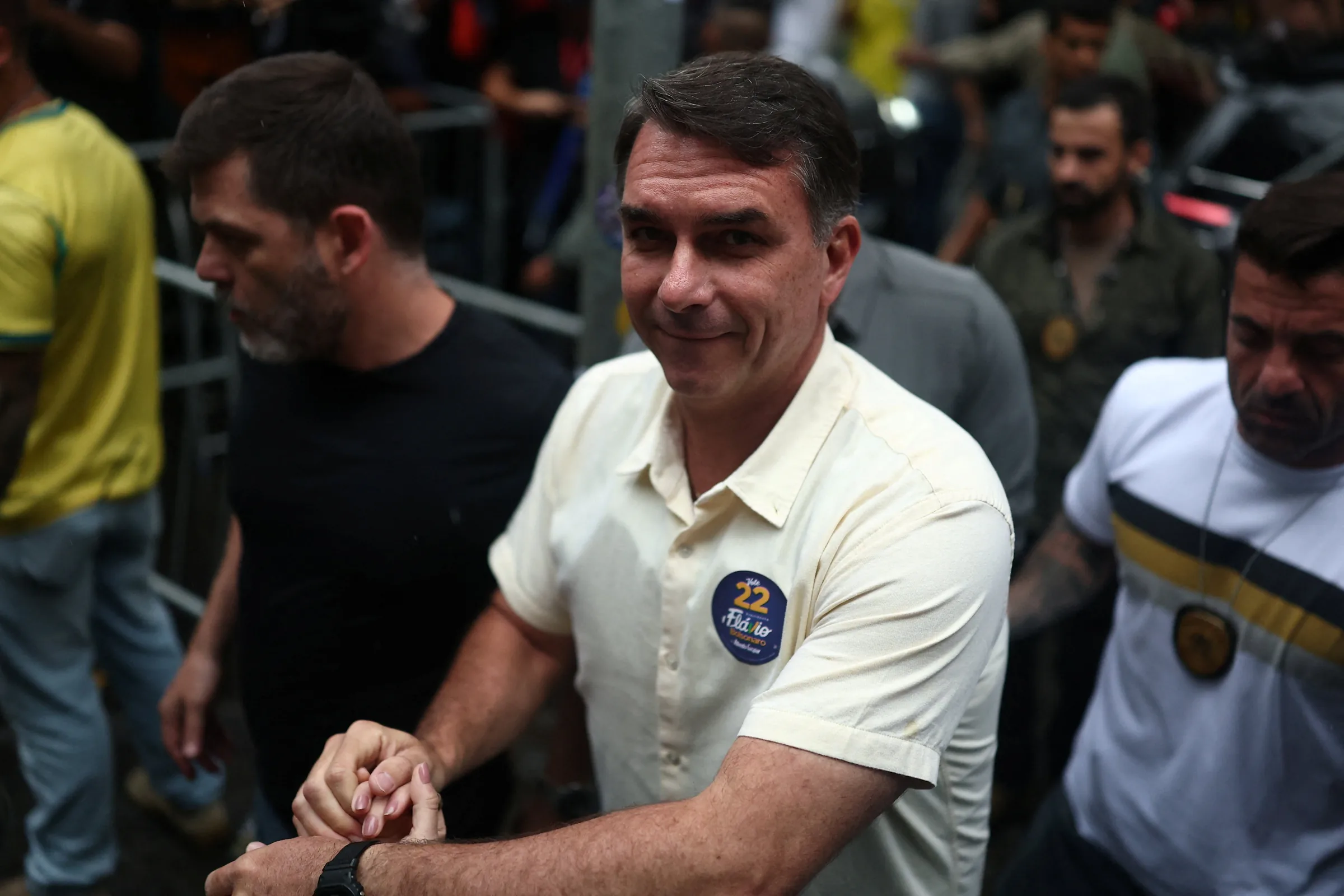 Flávio Bolsonaro superou Lula na Venezuela no segundo turno das eleições
