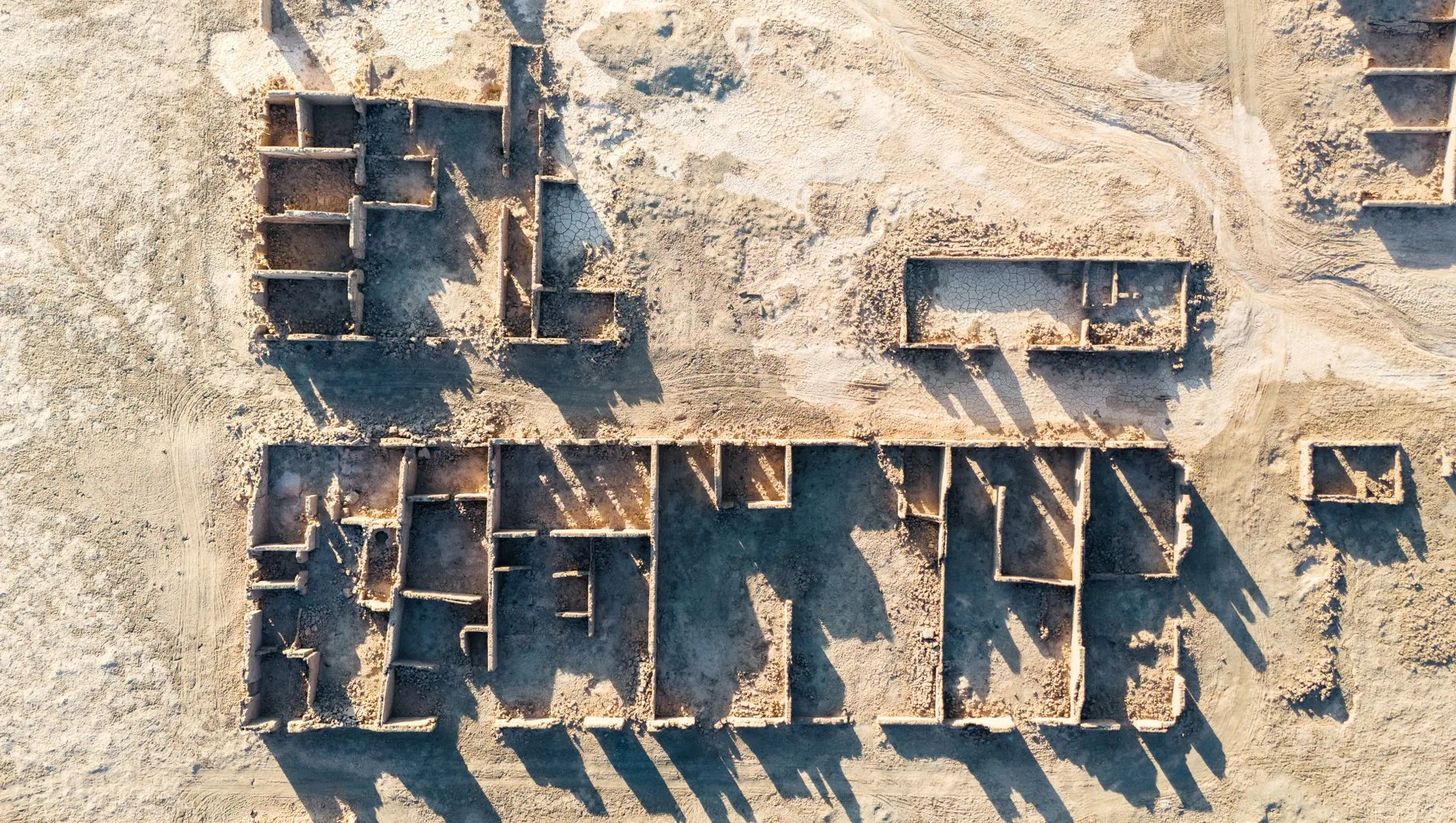 Descoberta de muralha milenária reescreve história da África do Norte