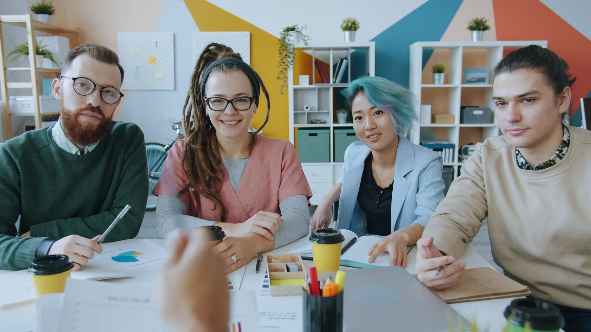 Contexto: O Impacto da Diversidade e Inovação na Cultura Britânica