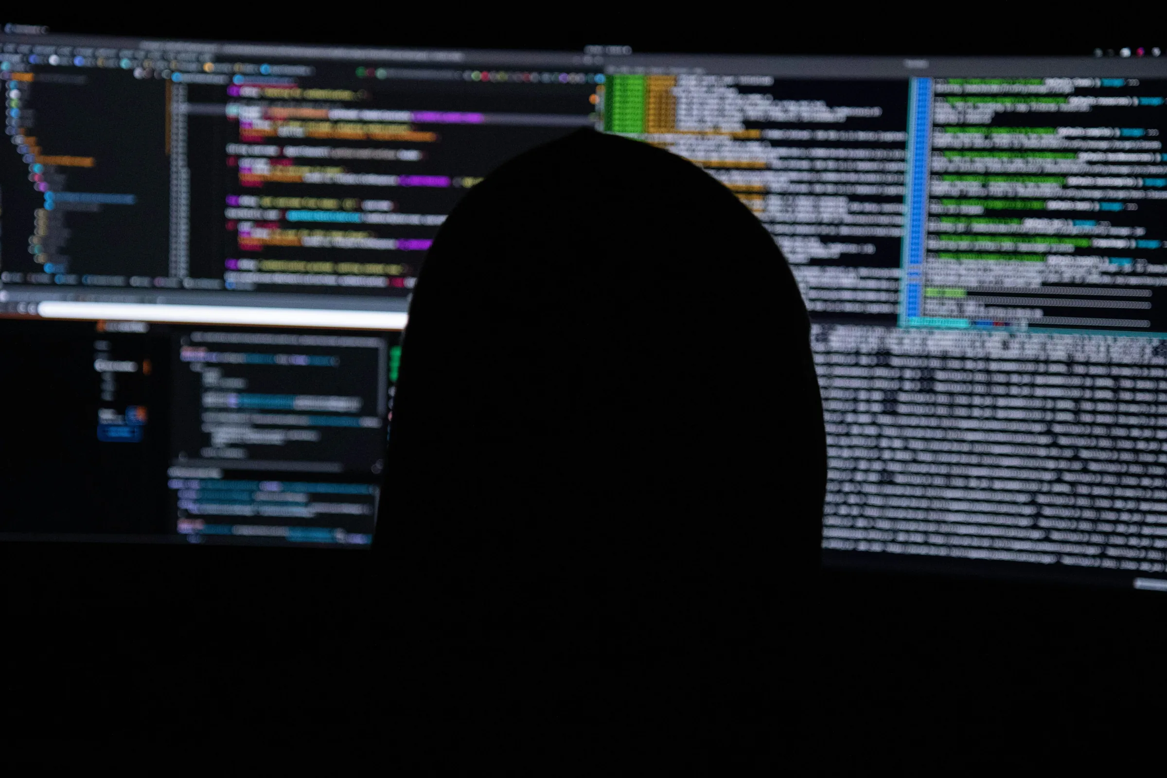 Polícia espanhola prende adolescente suspeito de liderar grupo de hackers