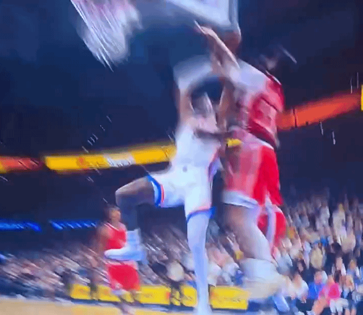 Imagem forte: Jalen Williams sofre lesão assustadora e deixa jogo de maca na NBA