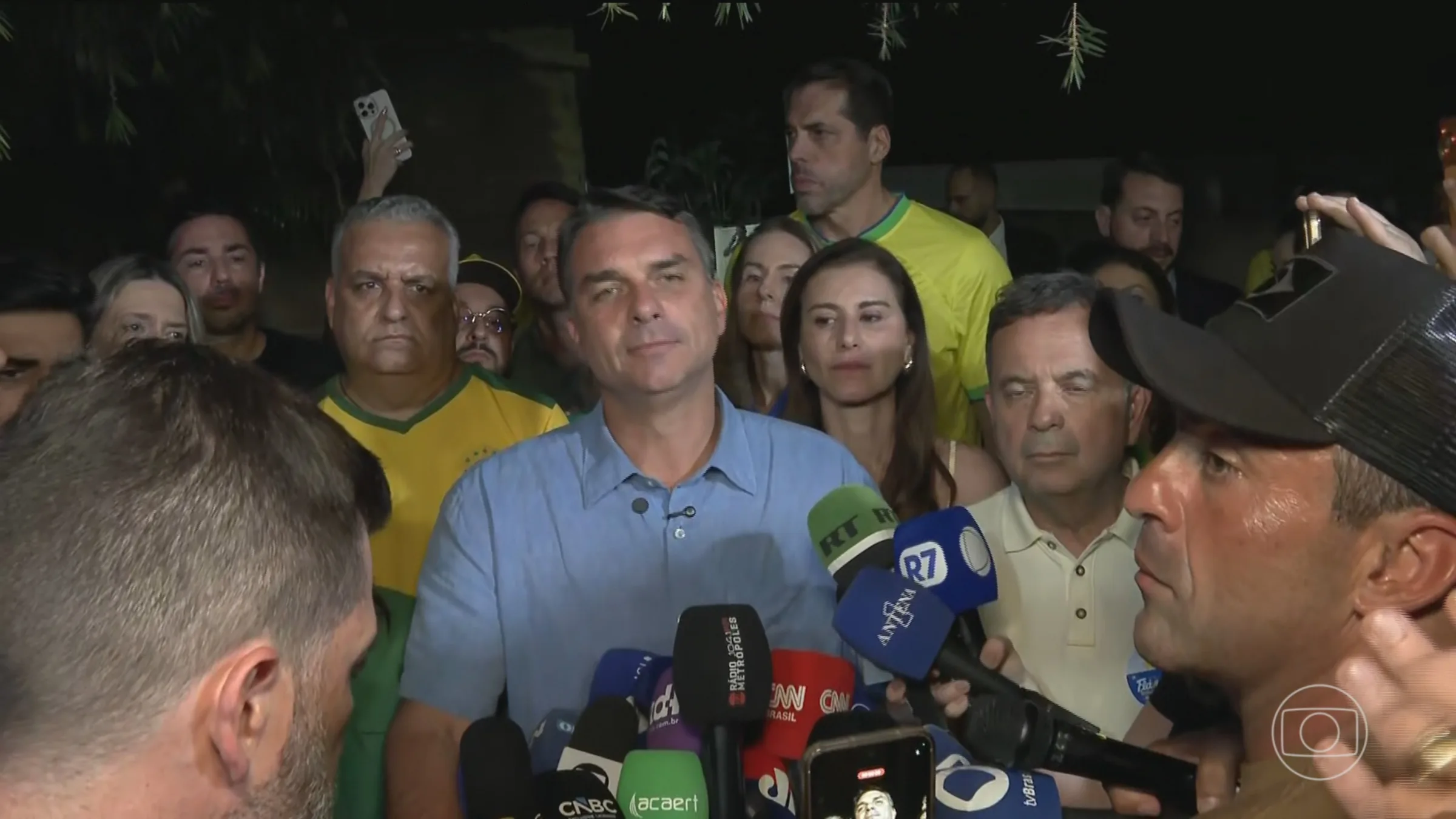 Vídeo de Flávio Bolsonaro sobre cortes em aposentadorias é falso