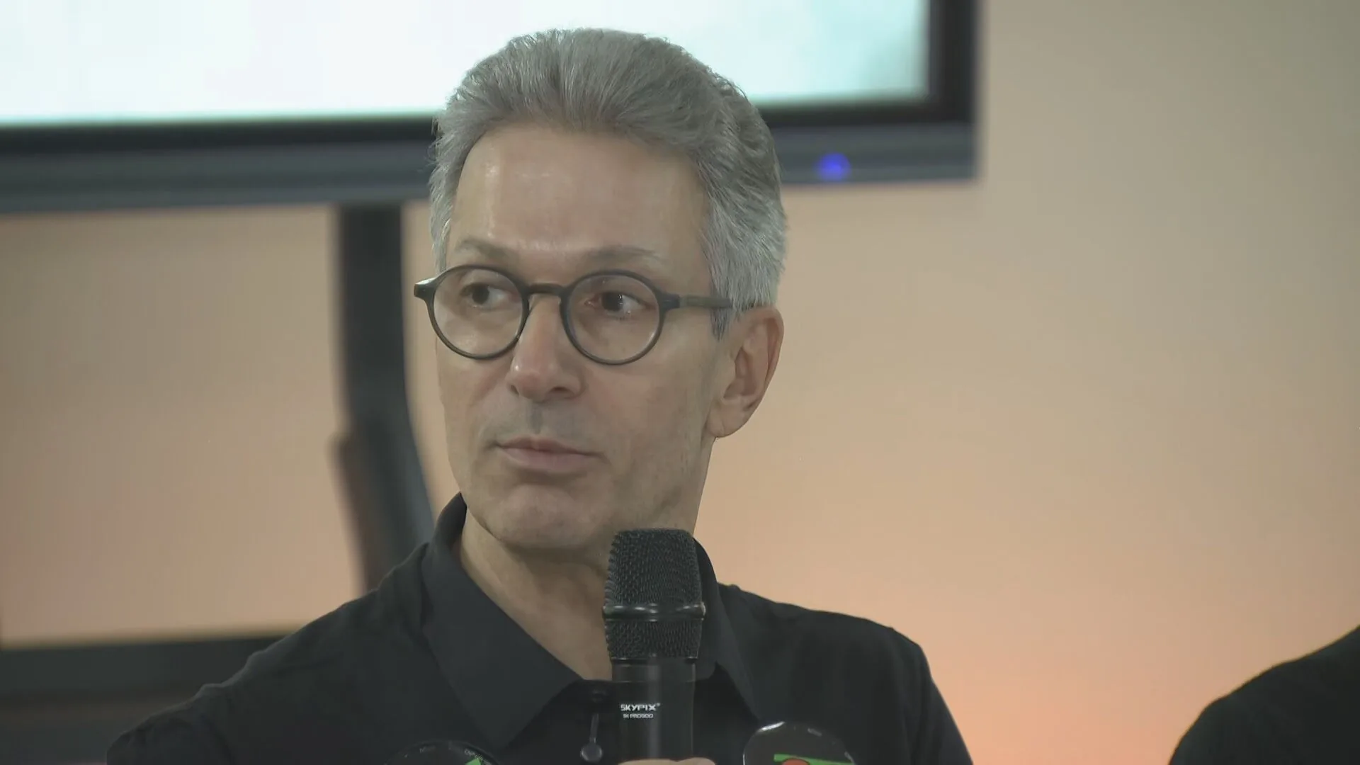 Zema declara apoio a Flávio Bolsonaro no segundo turno