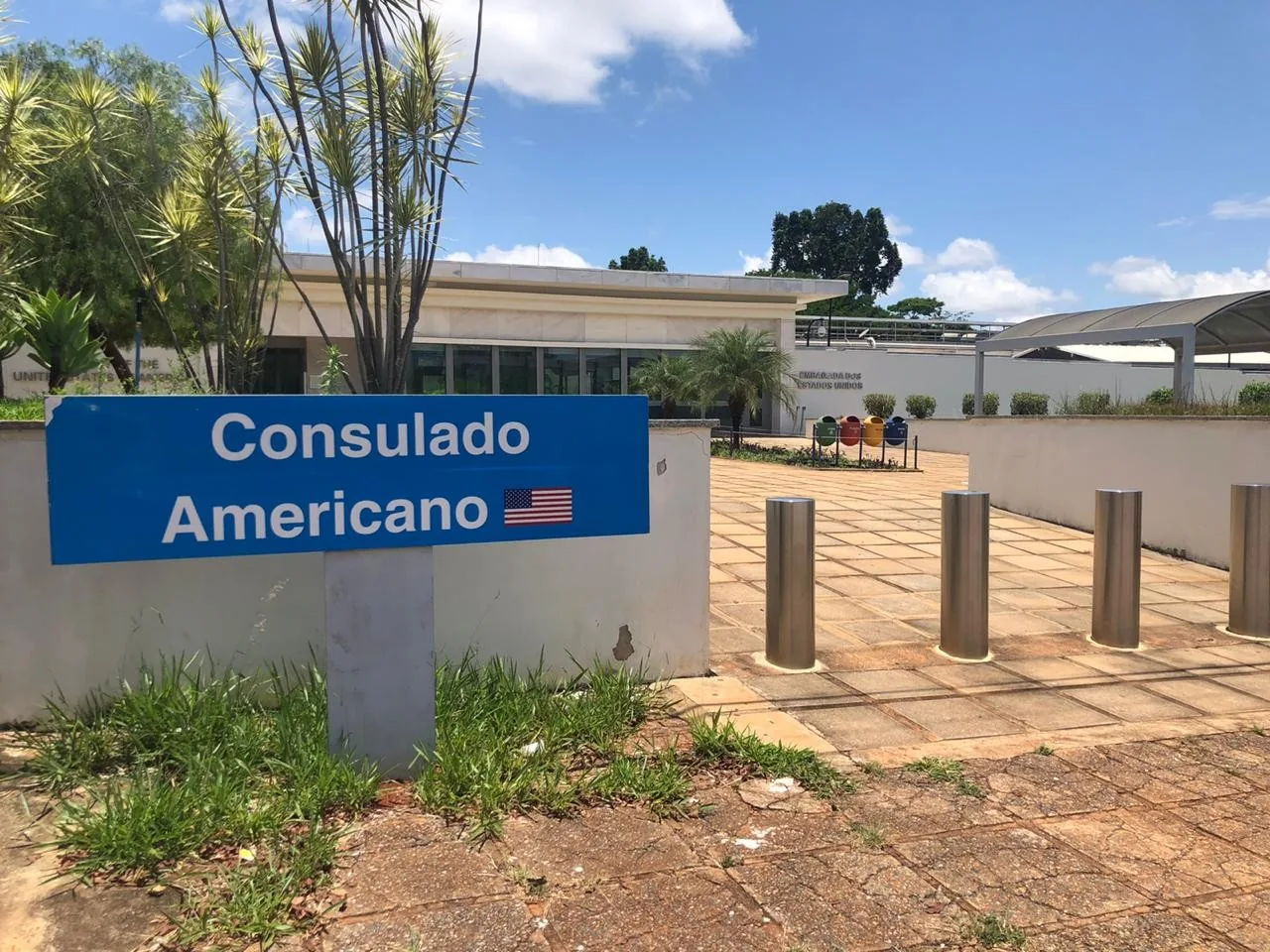 EUA suspendem atendimento na embaixada e consulados do Brasil por questões de segurança