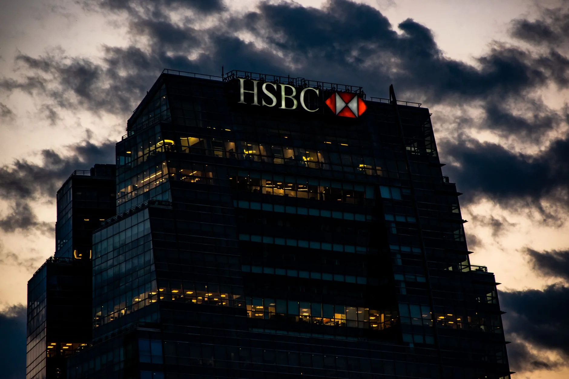 HSBC anuncia compra de ações e mantém projeções financeiras