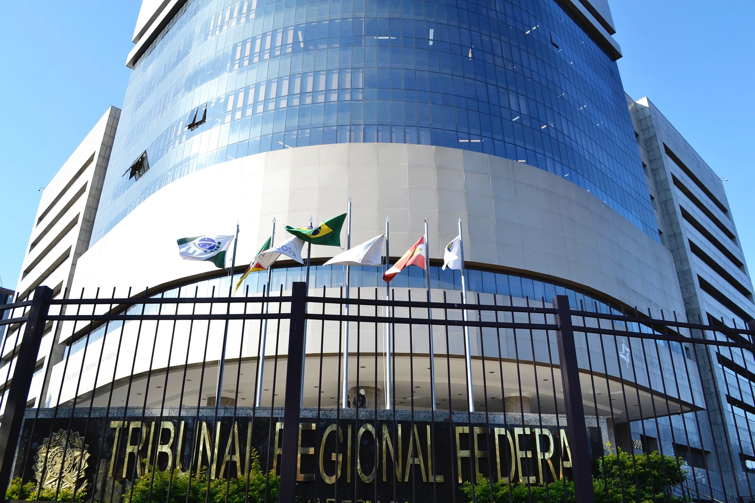 Falhas no PHP levam tribunais e Anatel a suspender sistemas