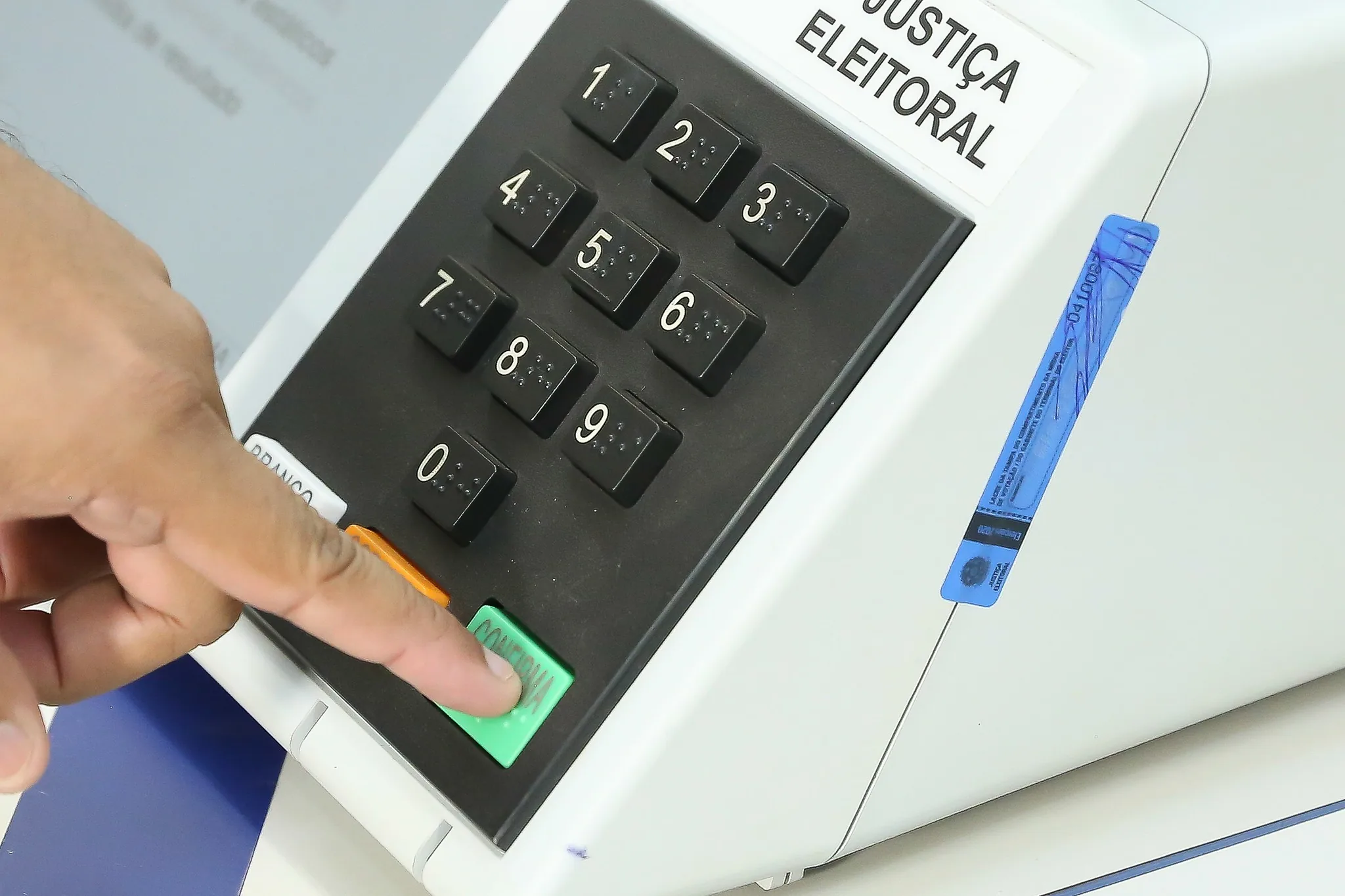 Principais candidatos ao governo do Rio já votaram