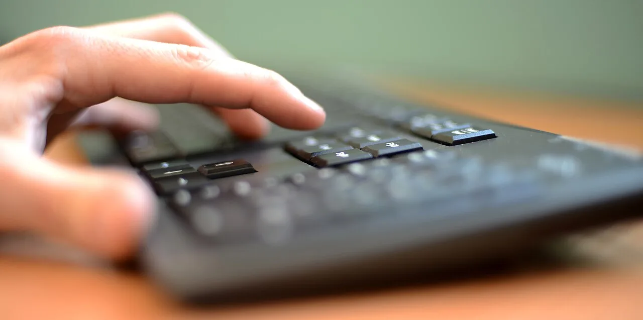 Hacker divulga dados pessoais de milhares de funcionários do Departamento de Segurança Nacional