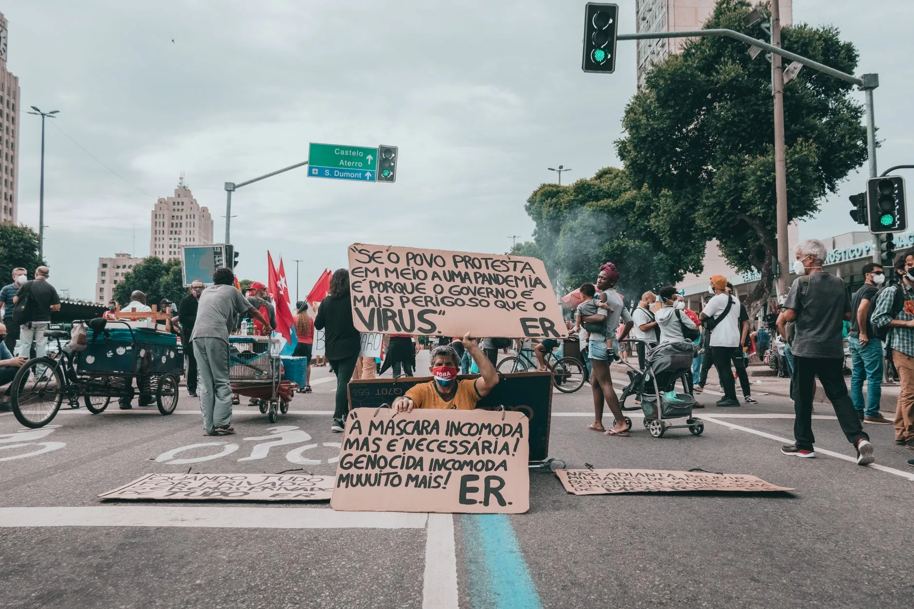 Protestos de jovens ganham força em cidades alemãs
