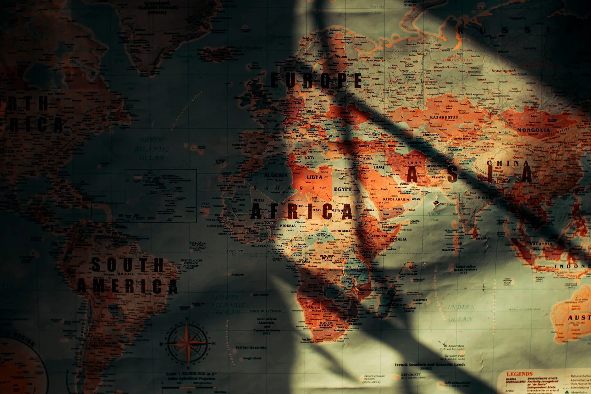 Contexto: Tensões Geopolíticas e Desafios na África