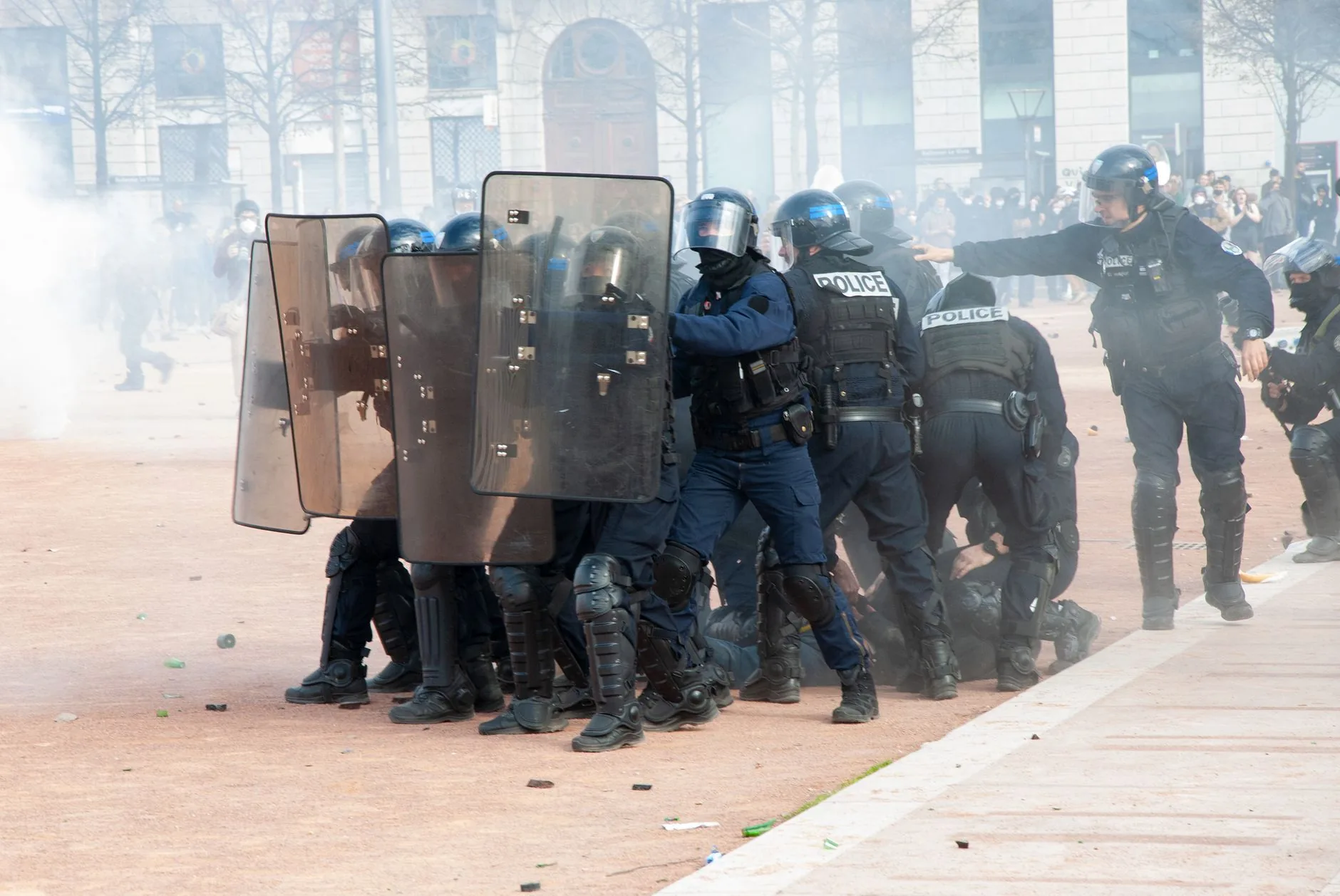Balanço: Incidentes de Segurança e Protestos na França