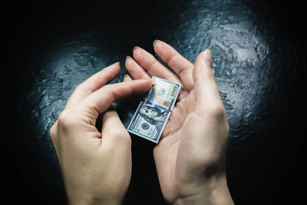 Dólar cai mais de 4% após resultado das eleições