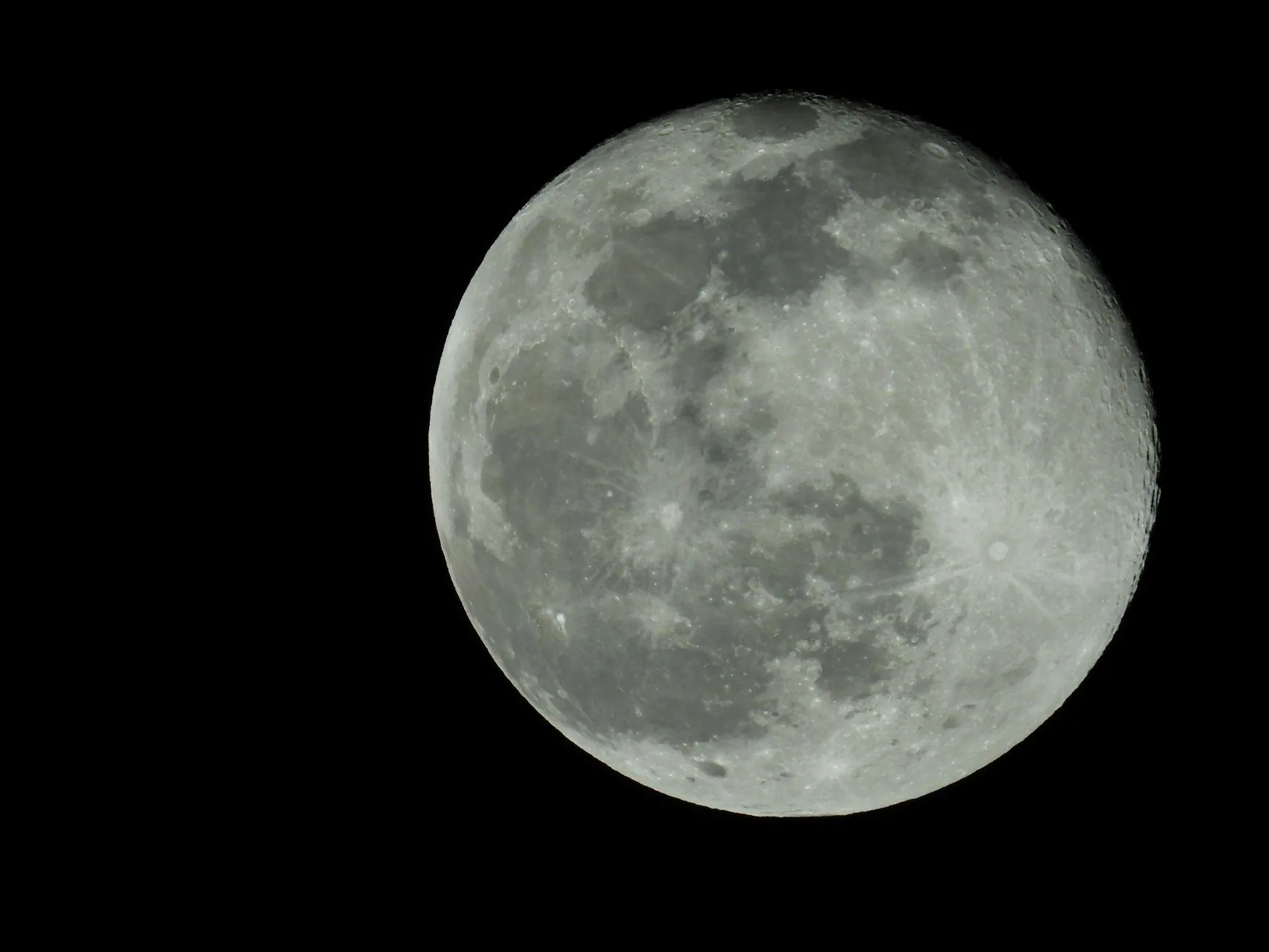 NASA busca cavernas subterrâneas para primeira base lunar