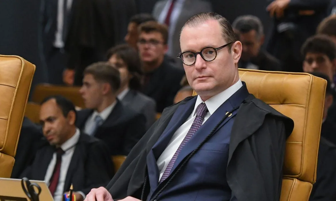 STF prorroga horário de votação até as 19h