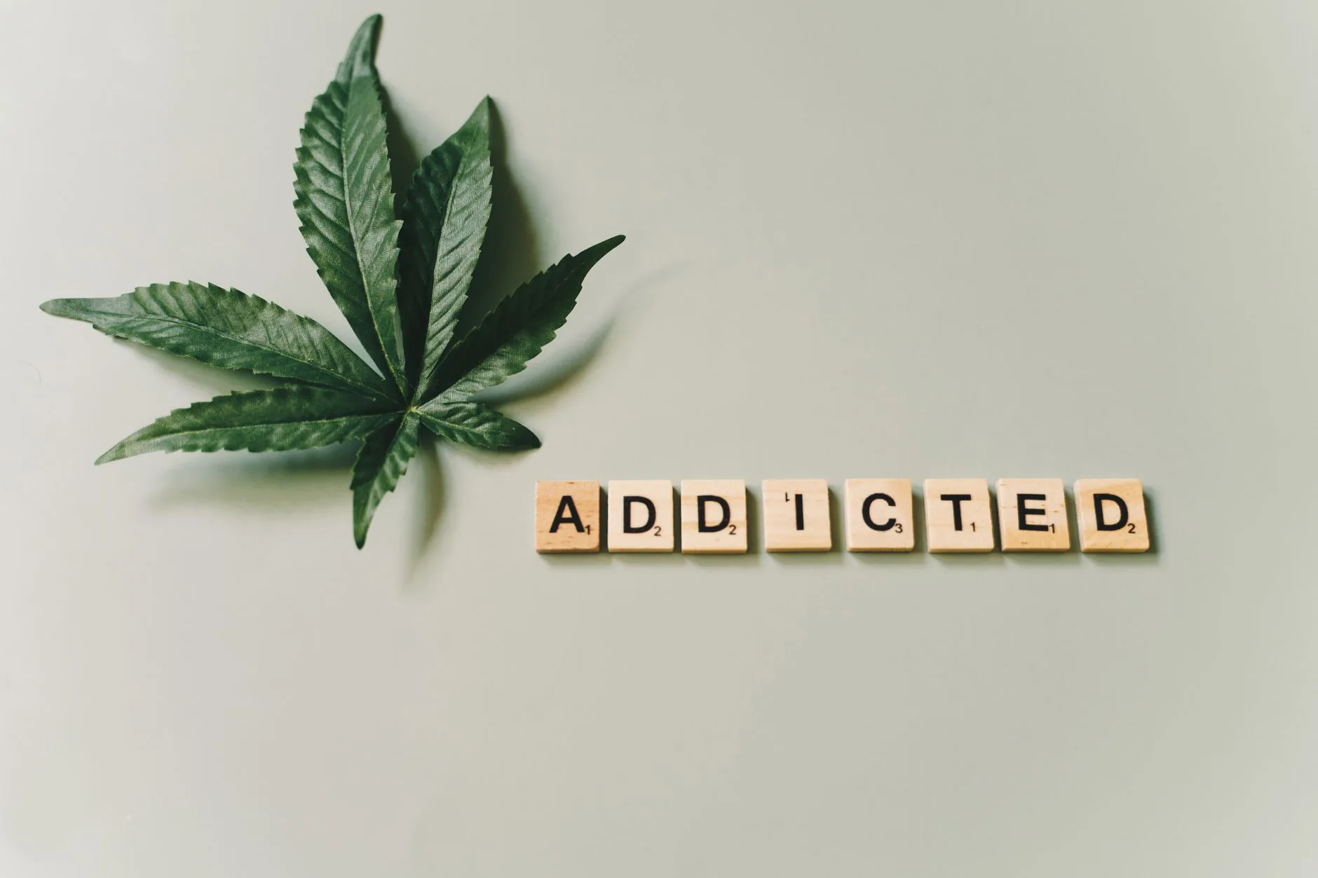 Análise: Conexões entre Saúde Mental, Execuções Falhas e Cannabis