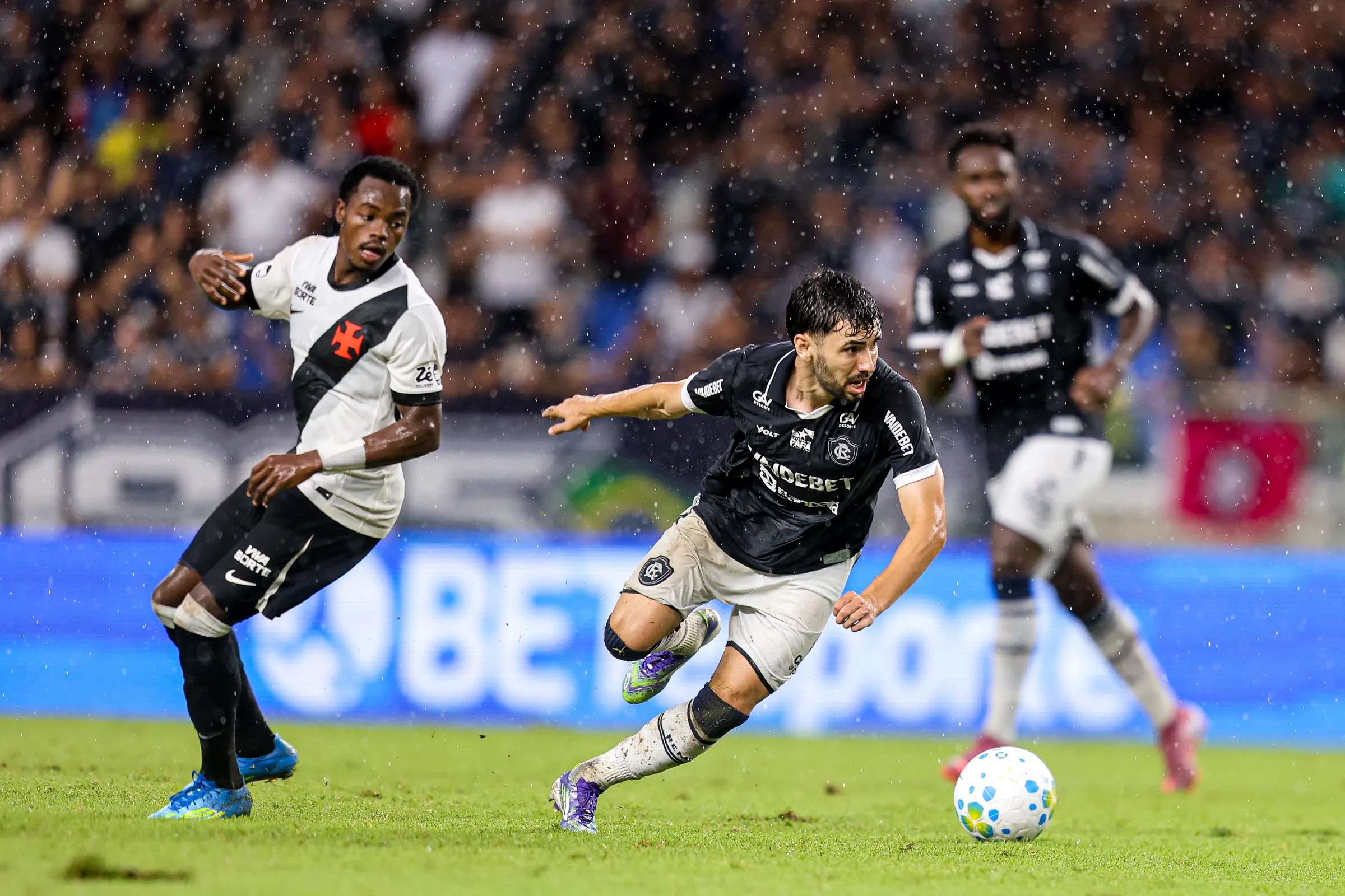 CBF altera horário de Vasco x Remo pela 30ª rodada da Série A