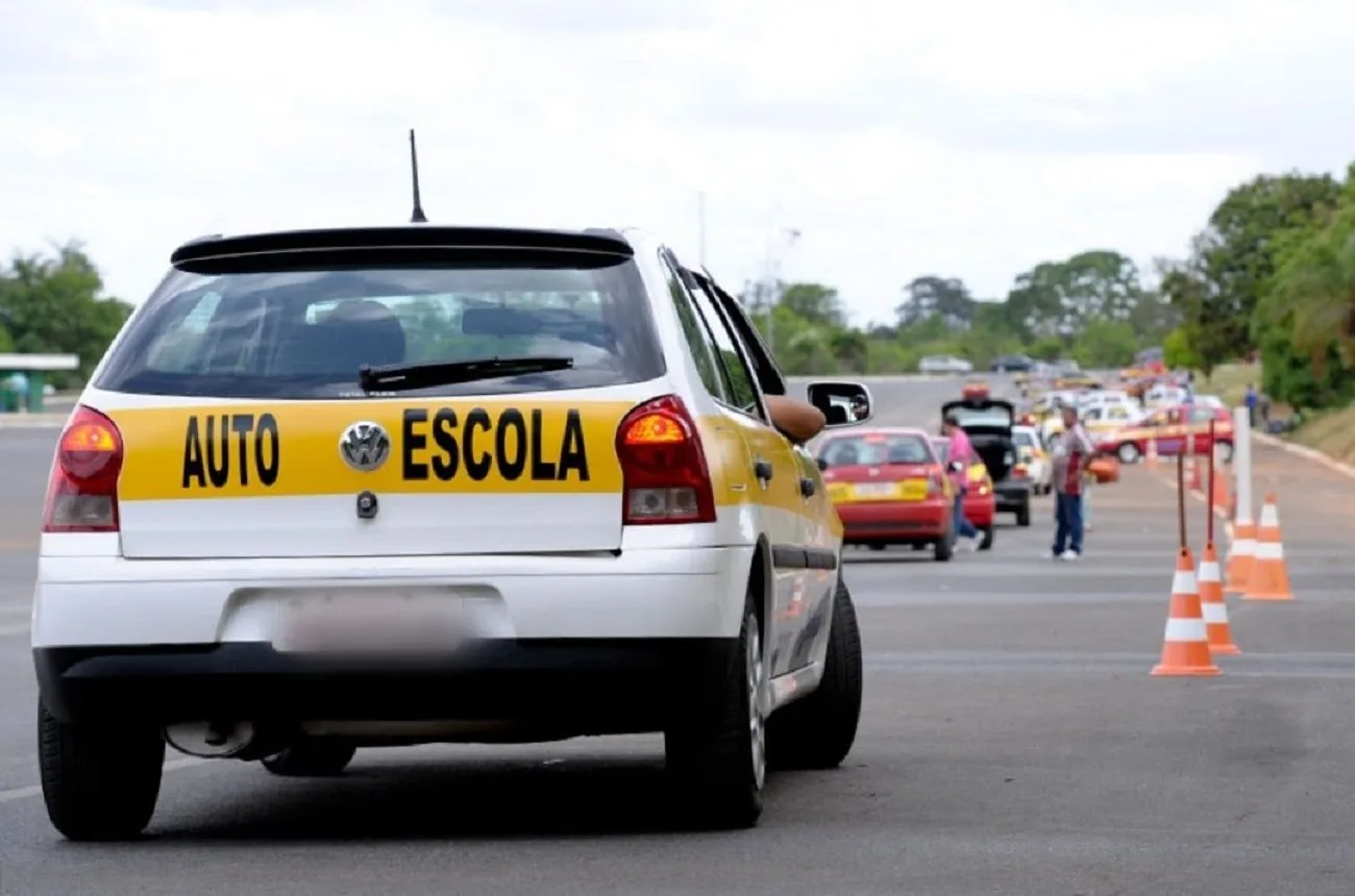Câmara aprova projeto que permite candidato levar instrutor de sua escolha para exame da CNH