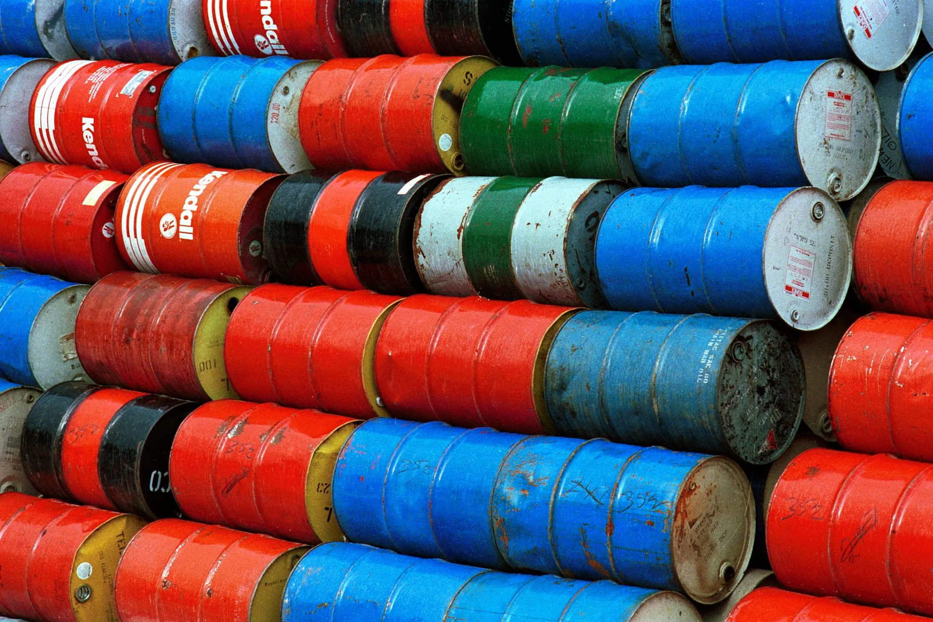 G7 anuncia liberação de 100 milhões de barris de petróleo