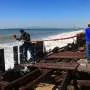 Tempestade intensifica ondas poderosas na costa do sul da Califórnia