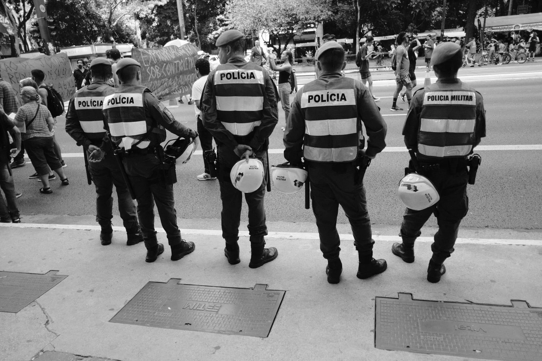 Protestos em França contra falta de financiamento escolar e desigualdade econômica