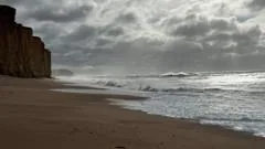 Segunda tempestade atinge UK com ventos fortes e chuva
