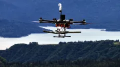 Drones são usados para provocar chuva em experimento controverso