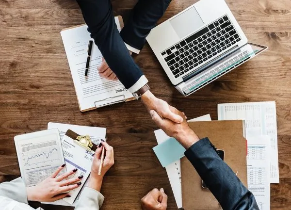 Contrato verbal de locação: empresa responsável por atrasos