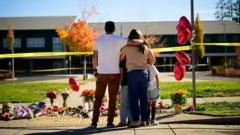 Professor e pai intervieram durante tiroteio em escola de Oregon