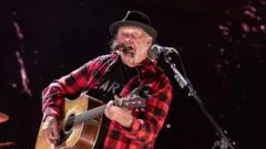 Neil Young denuncia Trump novamente por uso indevido de música