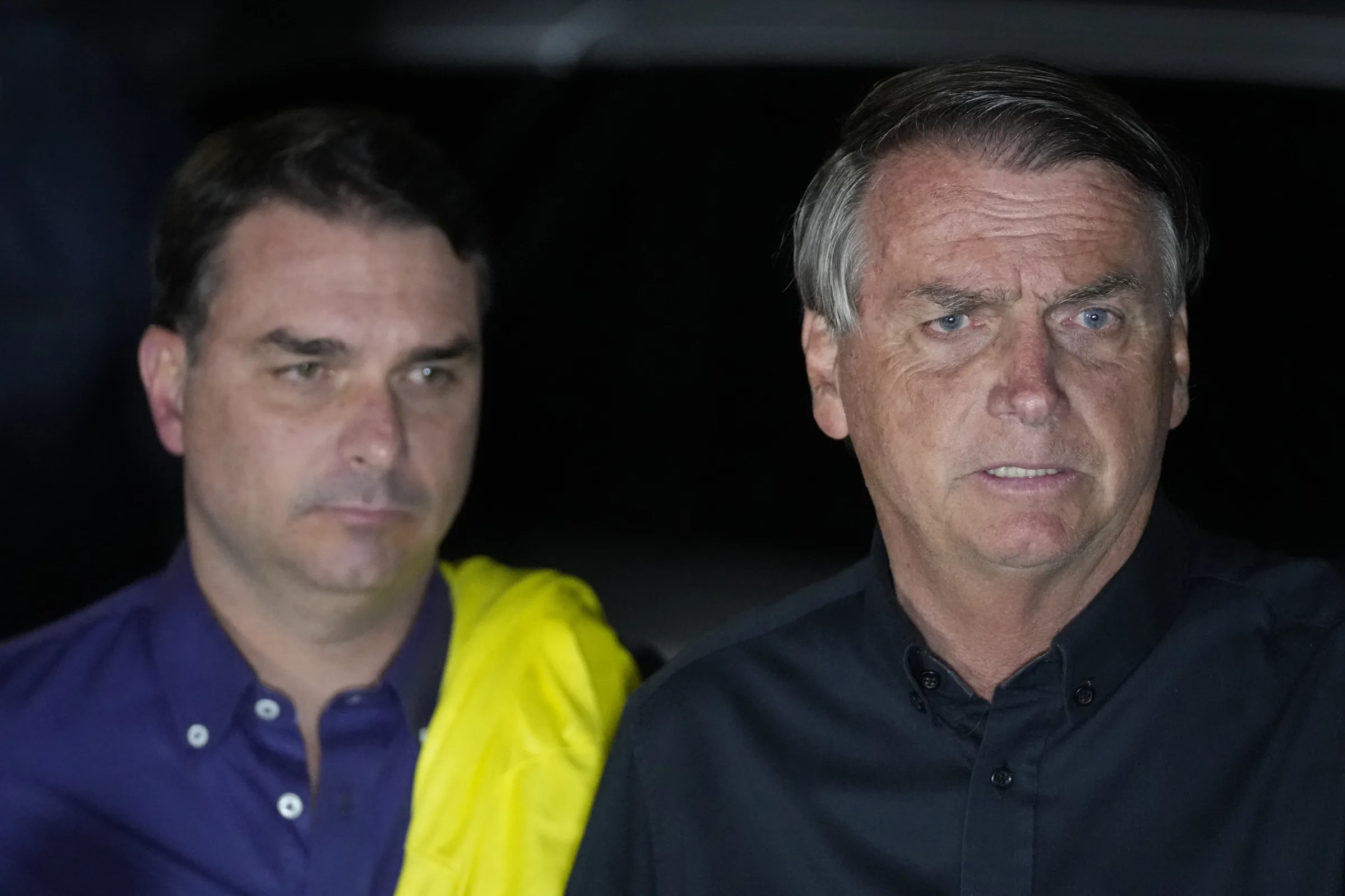 Defesa de Bolsonaro pede visita de Flávio após eleição