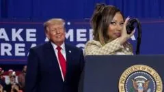 Nicki Minaj apóia Trump em evento político em Michigan