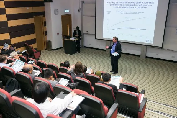 População envelhecida pressiona finanças públicas em países ocidentais