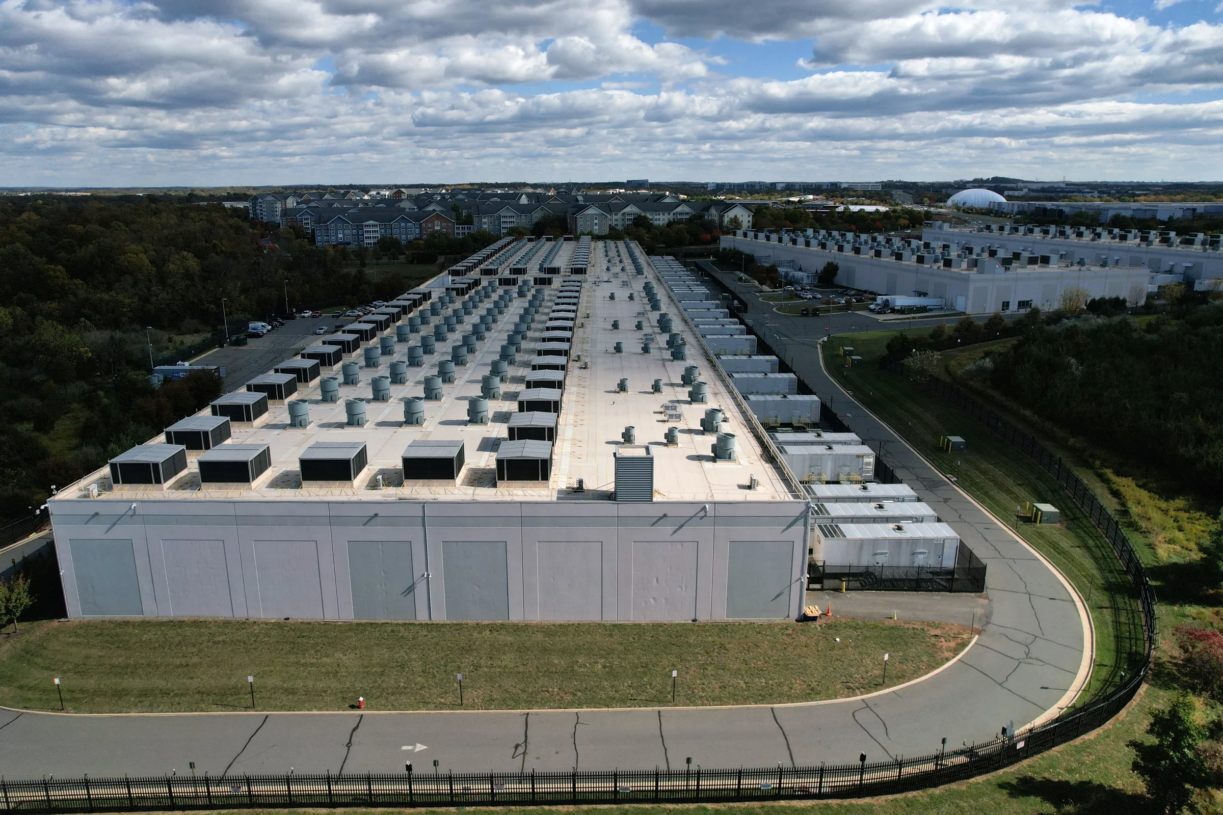 Candidatos à Presidência buscam atrair data centers, enquanto EUA enfrentam protestos