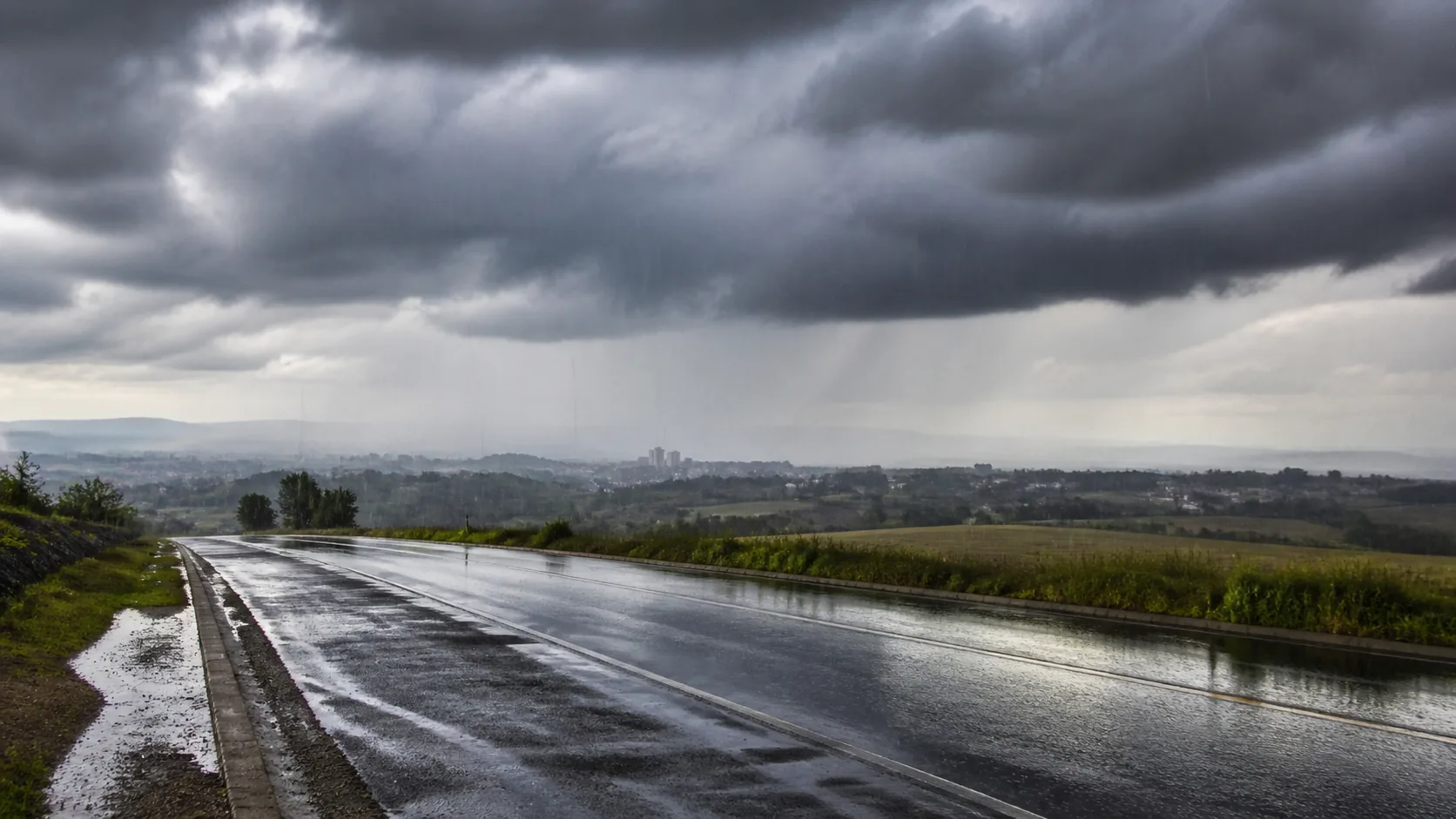 Inmet mantém alertas de chuva e tempestades em todas as regiões do país