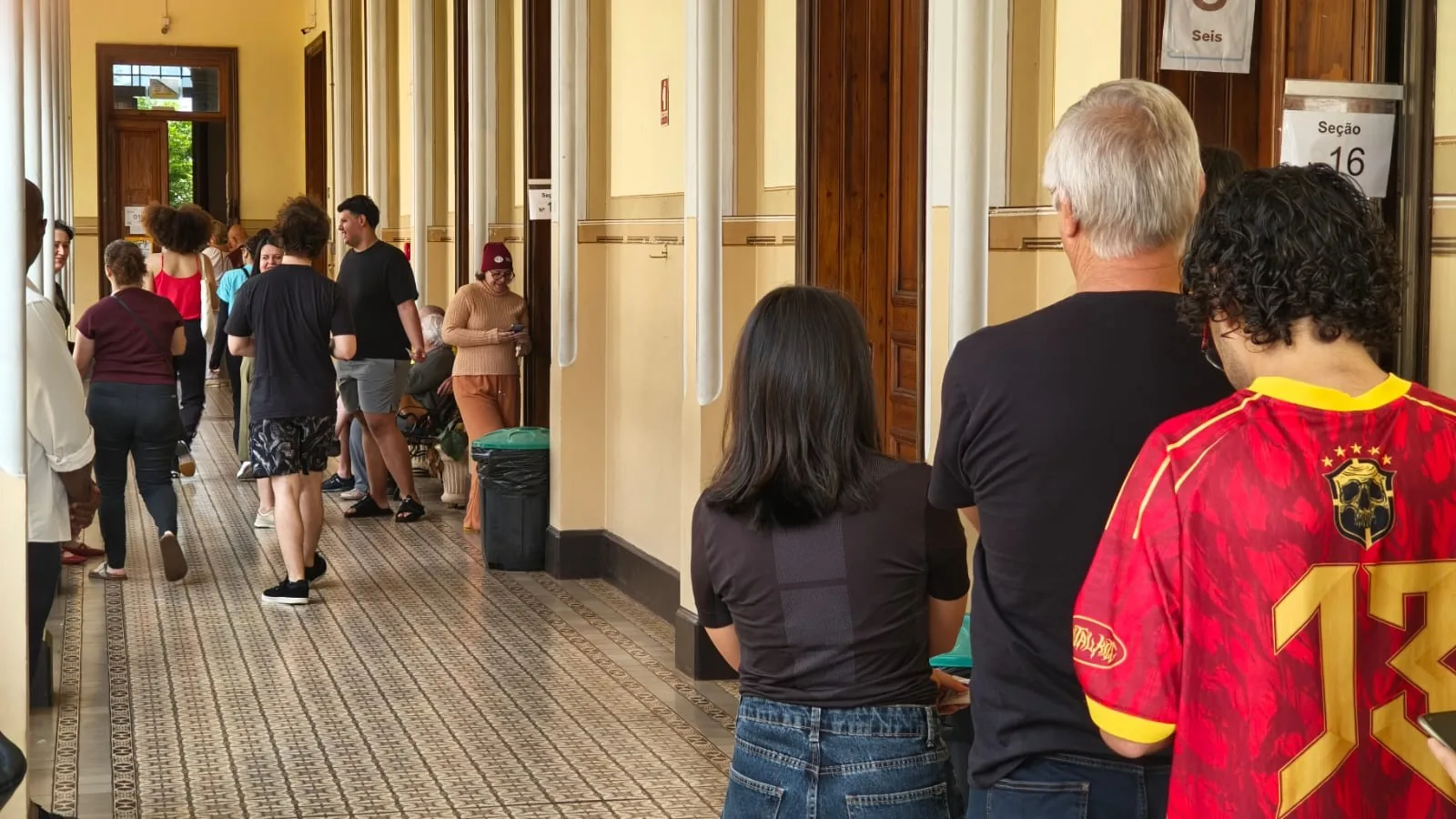 Imprensa internacional destaca polarização e crise no pleito presidencial