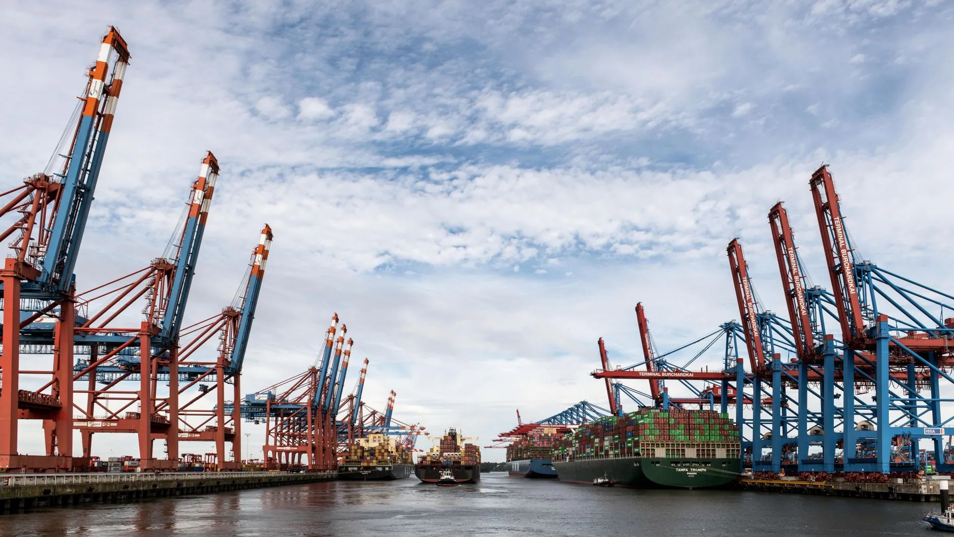 Nove contêineres com produtos da China são apreendidos no Porto do Rio