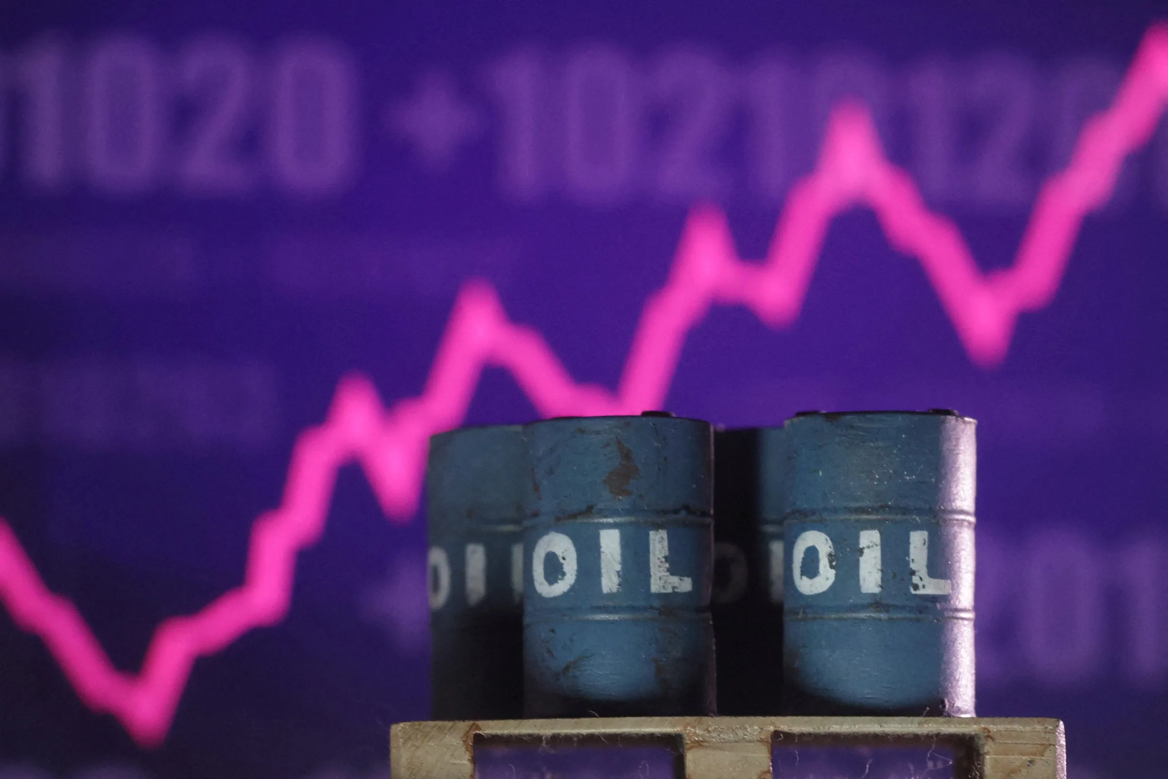 Petróleo continua alto apesar da retomada das exportações iranianas