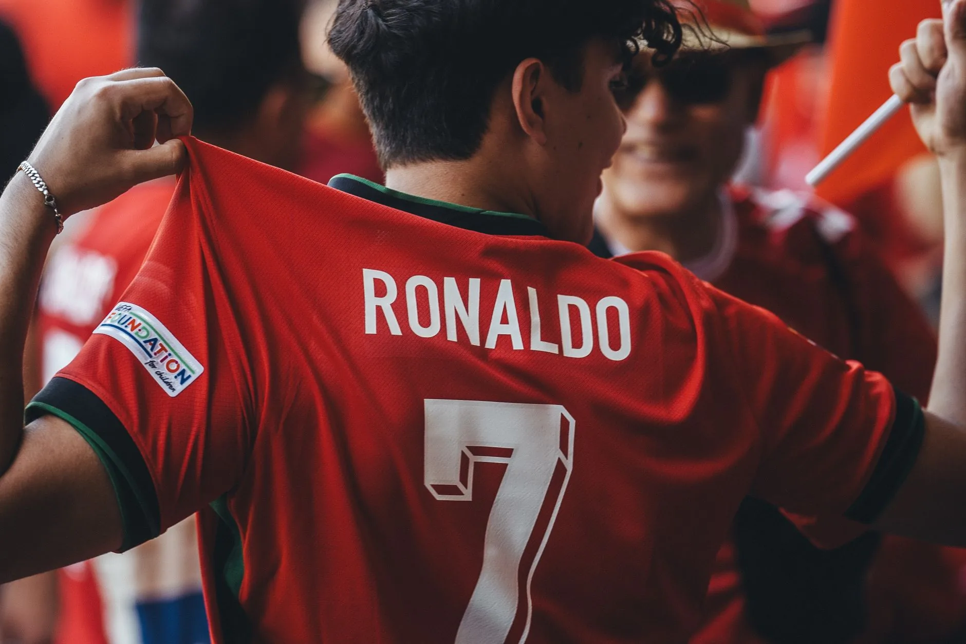 Ronaldo permanece na seleção, enquanto Messi anuncia fim de carreira internacional