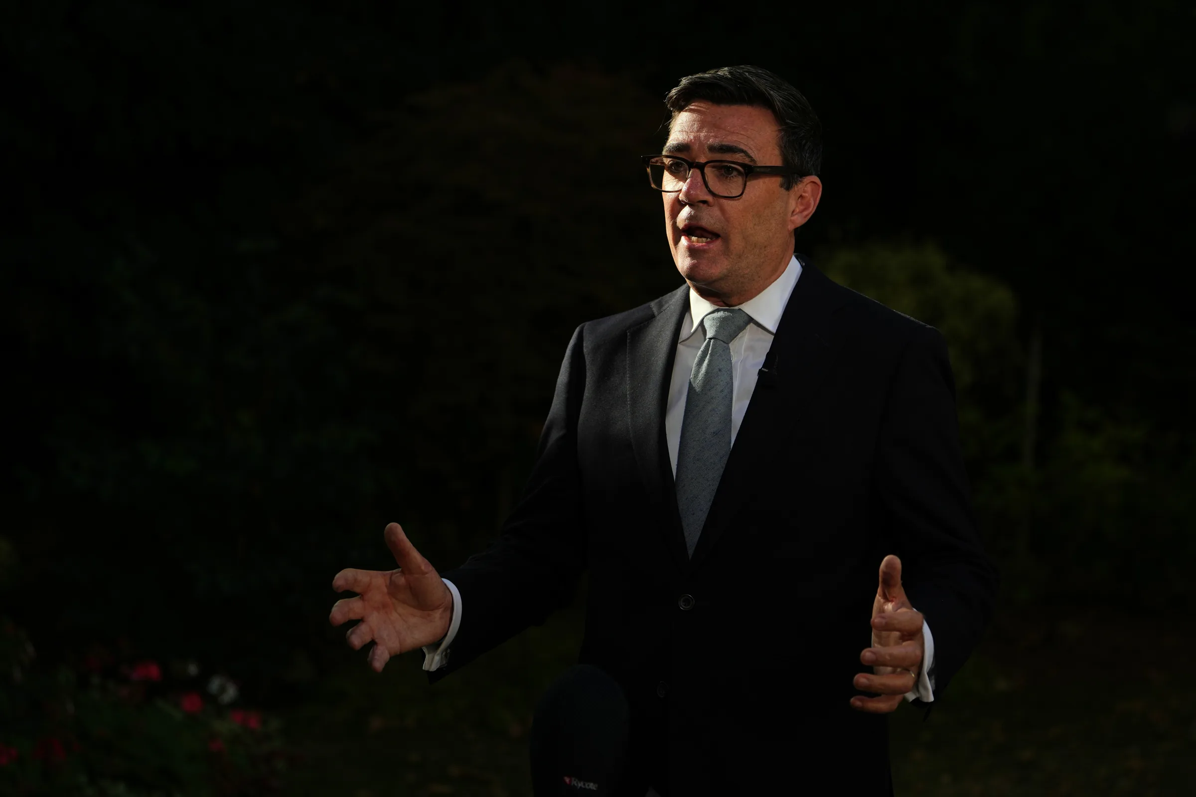 Primeiro-ministro britânico considera pedido de desculpas pela escravidão
