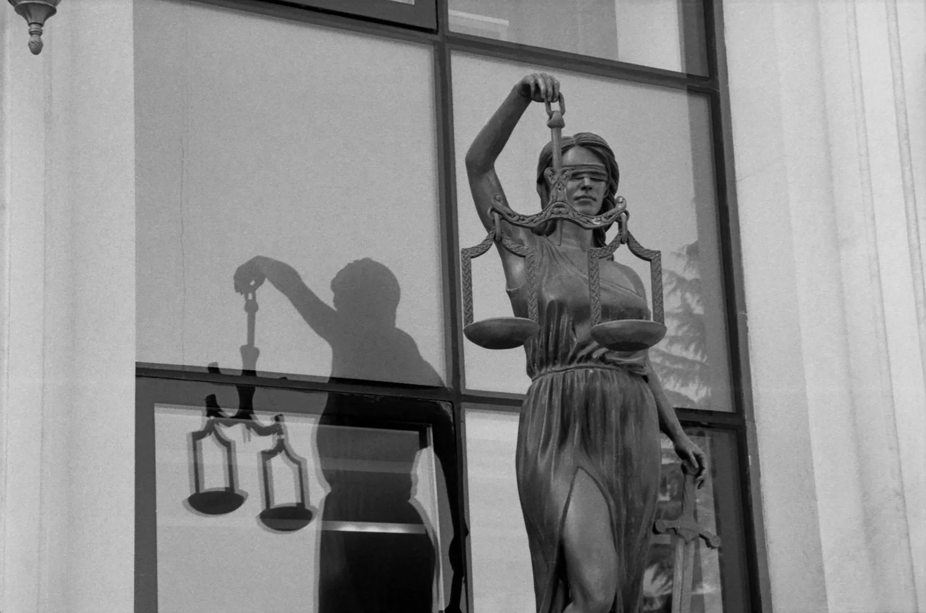 O Poder dos Tribunais: Um Equilíbrio Preciso