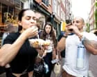 Moradores de bairro nobre de Amsterdã levam chip shop viral à Justiça
