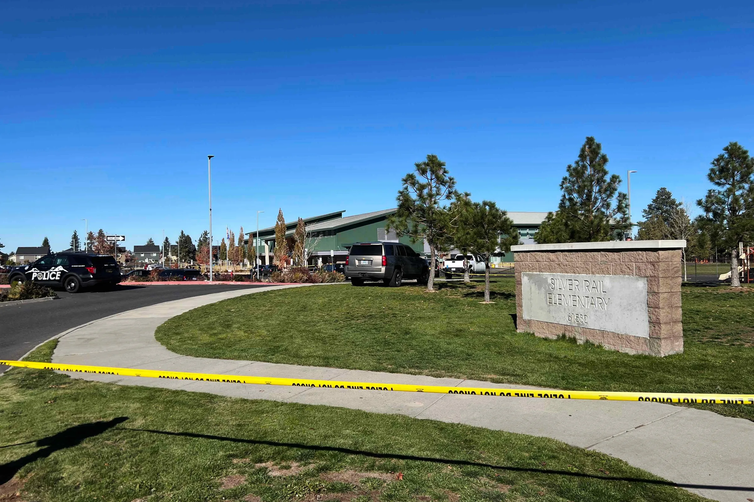 Tiroteio mata três crianças e um adulto em escola de Oregon, EUA