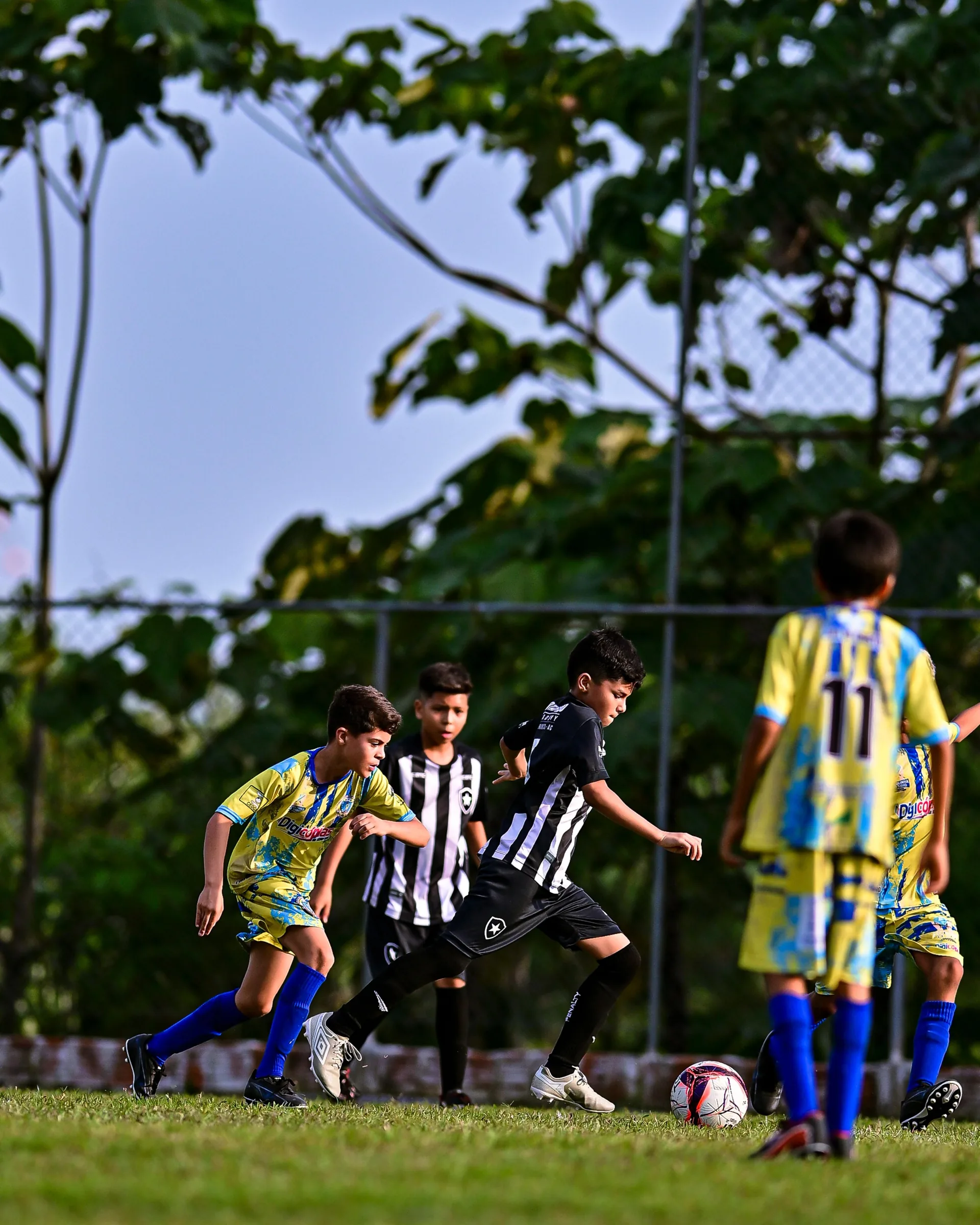 Escolinha do Galvez e Botafogo Academy avançam às quartas de final do Acreano Sub-11