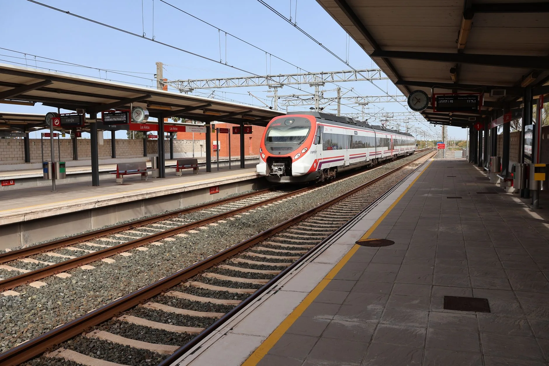 Colisão entre trens em Toledo, Espanha, mata ao menos 30 pessoas