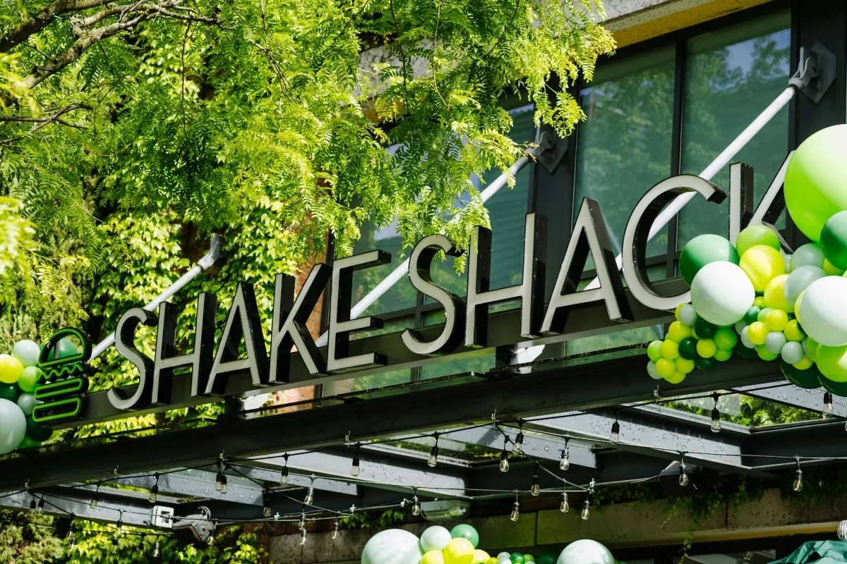 Shake Shack chega ao Brasil em 2027