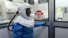 Investigadores examinam possibilidade de contato entre pacientes com Ebola em aeroporto